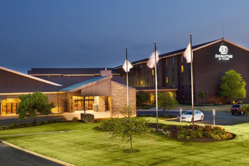 DoubleTree by Hilton Collinsville/St.Louis — building
