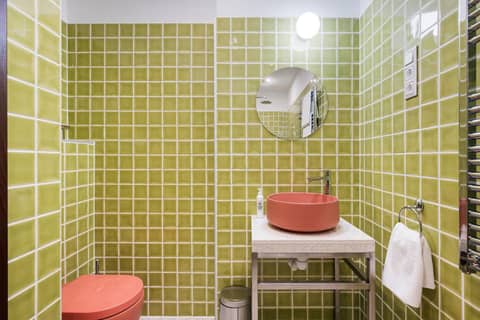 SWU Magazine Rooms — bathroom