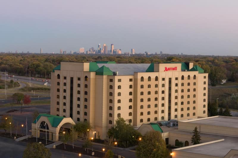 Minneapolis Marriott Northwest Hotel & Conference Center — building