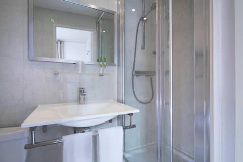 Hôtel Soft — bathroom