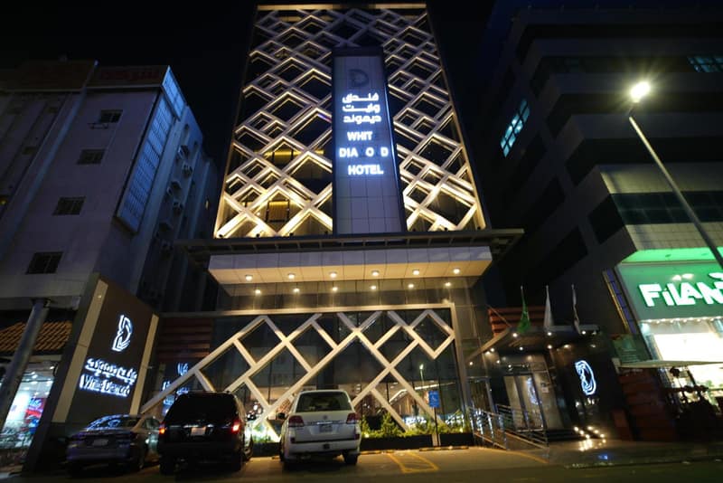 White Diamond Hotel Sari — building