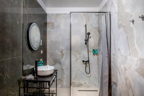 Hotel Forty One — bathroom