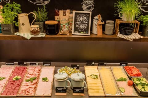 Motel One Frankfurt-Airport — dining