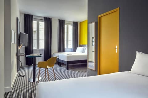 ibis Styles Marseille Vieux Port — hotel room