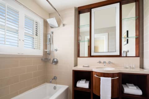 Moana Surfrider, A Westin Resort & Spa, Waikiki Beach — photo 4