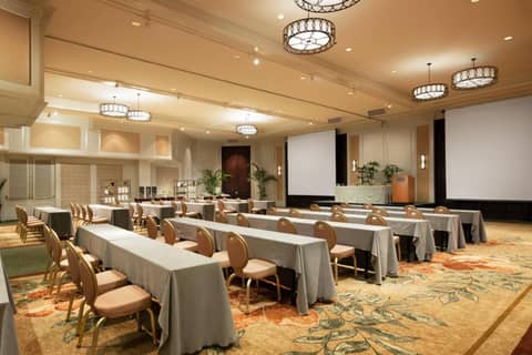 Moana Surfrider, A Westin Resort & Spa, Waikiki Beach — photo 9