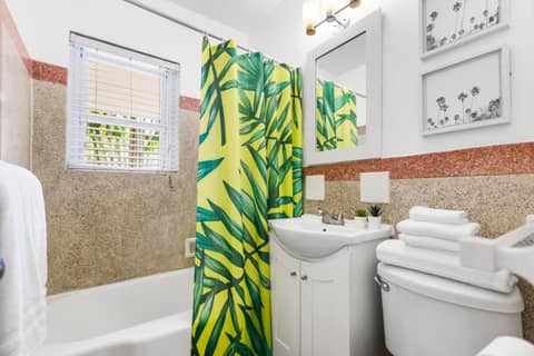 Alani Bay Villas — bathroom