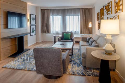 Sheraton Westport Plaza — hotel room
