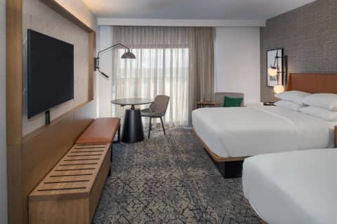 Sheraton Westport Plaza — hotel room