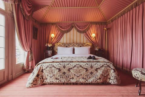 L'Hôtel — hotel room