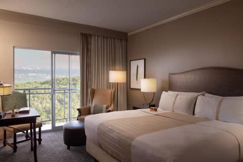 Signia by Hilton La Cantera Resort & Spa — hotel room