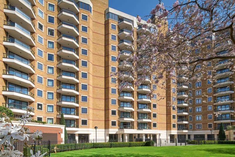 Cheval Gloucester Park at Kensington — building