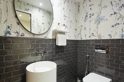 Cheval Gloucester Park at Kensington — bathroom