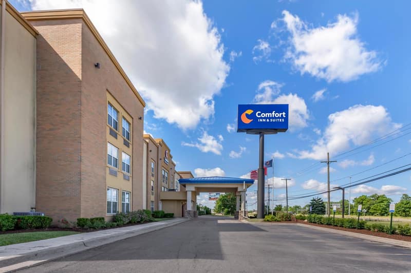 Comfort Inn & Suites Allen Park - Dearborn — building