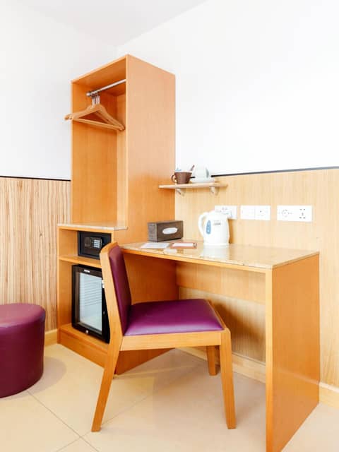 Eurotraveller Hotel - Premier - Tower Bridge — hotel reception