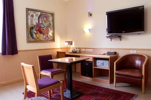 Eurotraveller Hotel - Premier - Tower Bridge — hotel reception
