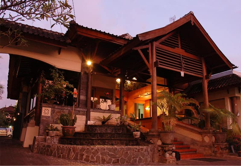 Yulia Village Inn Ubud — building