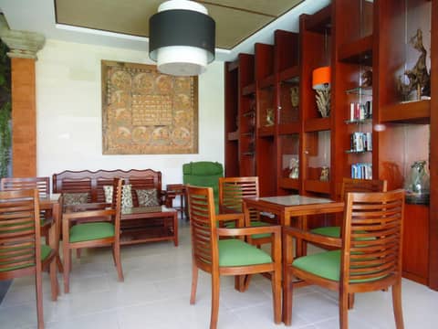 Yulia Village Inn Ubud — lounge