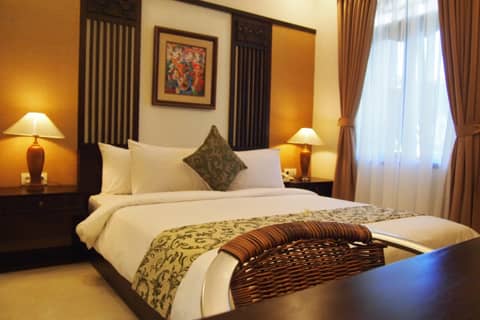 Yulia Village Inn Ubud — hotel room