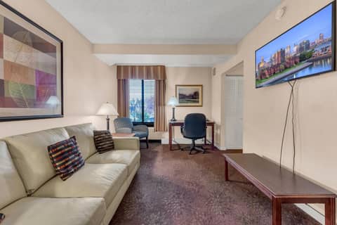 Buffalo Airport Hotel — photo 3