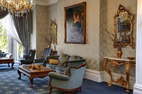 Best Western Swiss Cottage Hotel — hotel reception