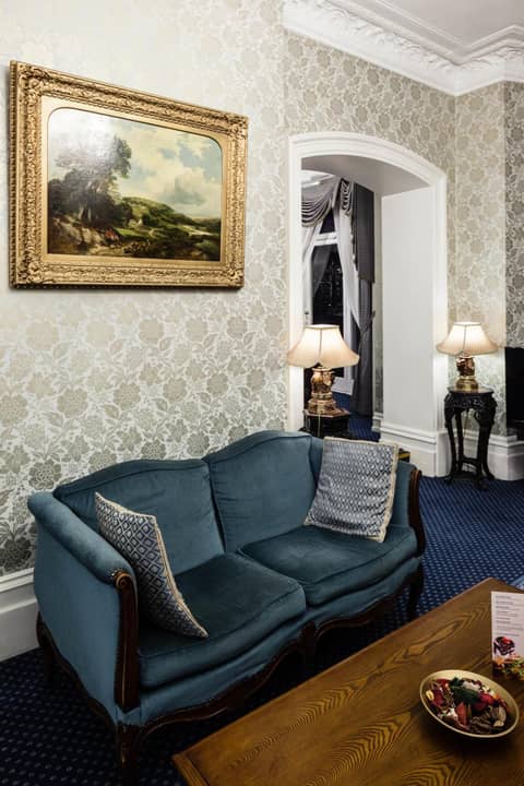 Best Western Swiss Cottage Hotel — hotel reception