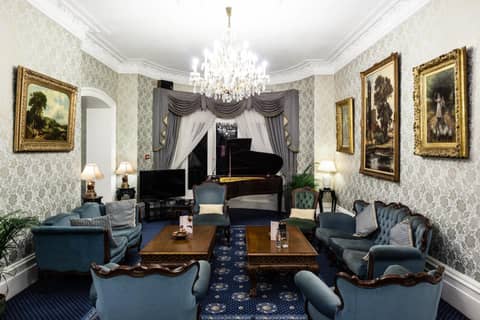 Best Western Swiss Cottage Hotel — hotel reception