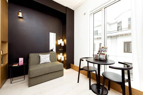 Wilde Aparthotels London Covent Garden — living room