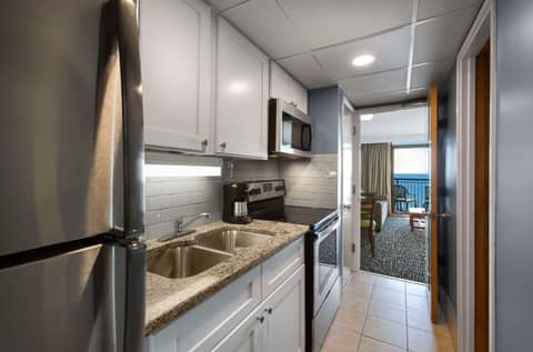 Dayton House Resort - BW Signature Collection — kitchen