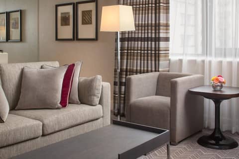 The Lowndes London - A Jumeirah Partner Hotel — hotel room