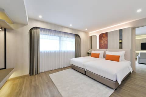Centre Point Plus Hotel Pratunam — hotel room