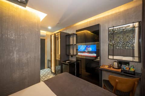 Continental Airport Hotel — hotel room