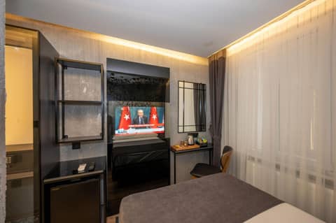 Continental Airport Hotel — hotel room