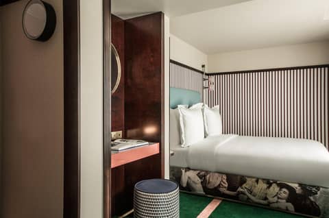 Hôtel du Rond-point des Champs-Élysées - Esprit de France — hotel room
