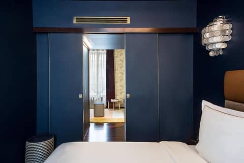 Hôtel du Rond-point des Champs-Élysées - Esprit de France — hotel room