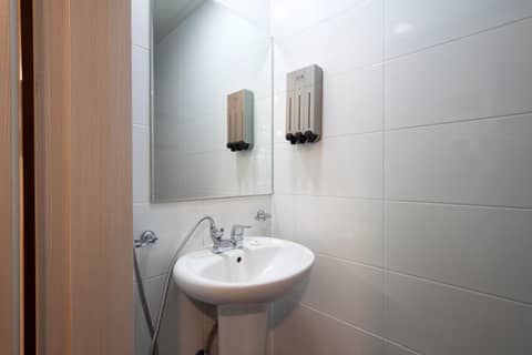 K-Guesthouse Dongdaemun — bathroom