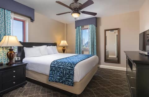 Club Wyndham Avenue Plaza — hotel room