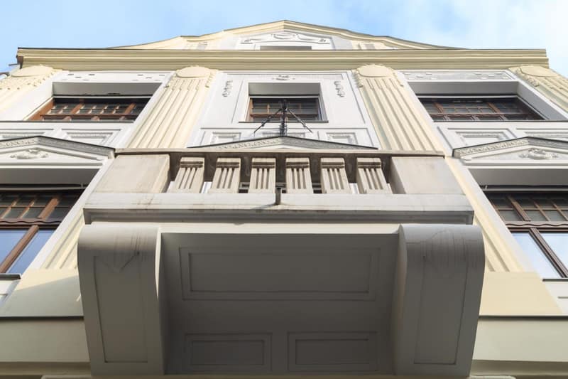 Hotel Mika Downtown — building