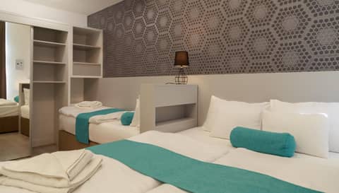 Hotel Mika Downtown — hotel room