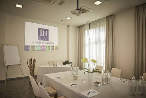 iH Hotels Milano Lorenteggio — meeting & event spaces