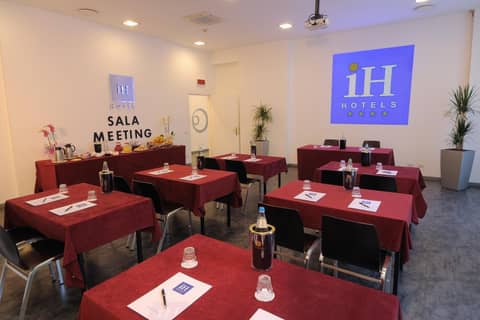 iH Hotels Milano Lorenteggio — meeting & event spaces