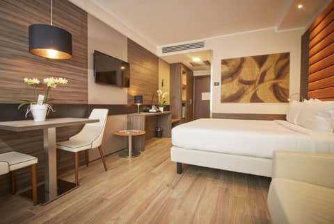 iH Hotels Milano Lorenteggio — hotel room