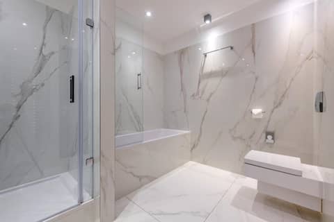 Continental Hotel Budapest — bathroom