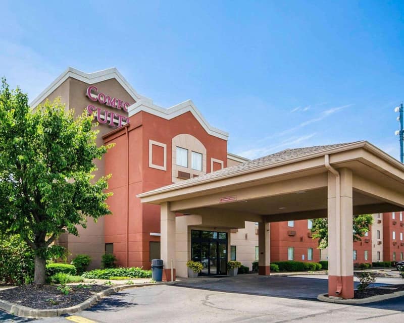 Comfort Suites Louisville East — building