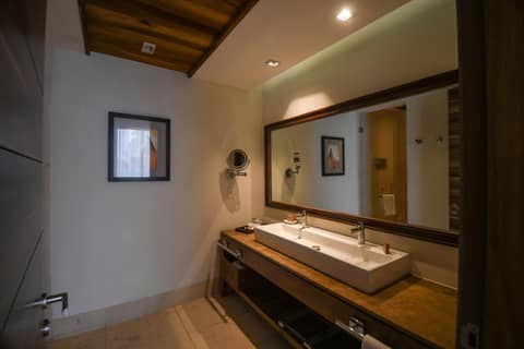 Square Small Luxury Hotel - Nuevo Consulado — photo 8