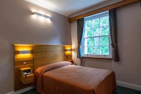 The Nayland Hotel — hotel room