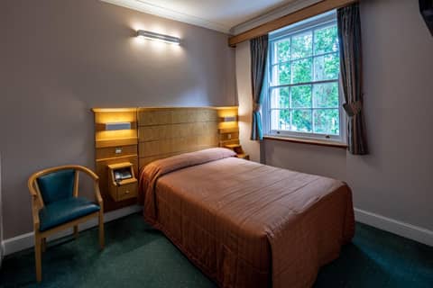 The Nayland Hotel — hotel room