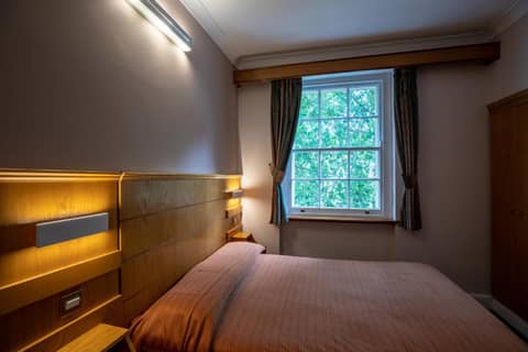 The Nayland Hotel — hotel room