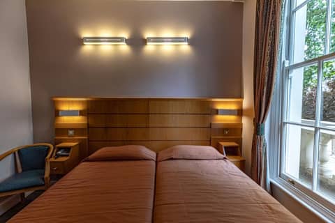 The Nayland Hotel — hotel room