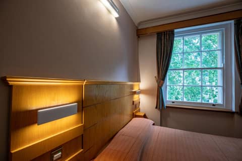 The Nayland Hotel — hotel room